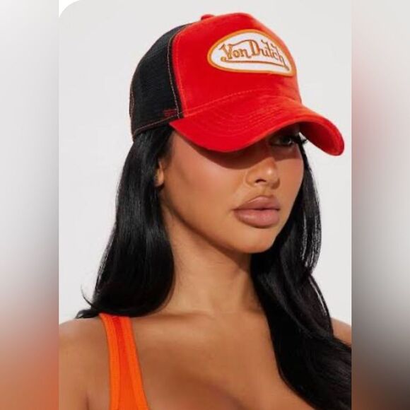 VON DUTCH Red VELVET CRUSH TRUCKER HAT. Y2K style.  NWT - Picture 1 of 8